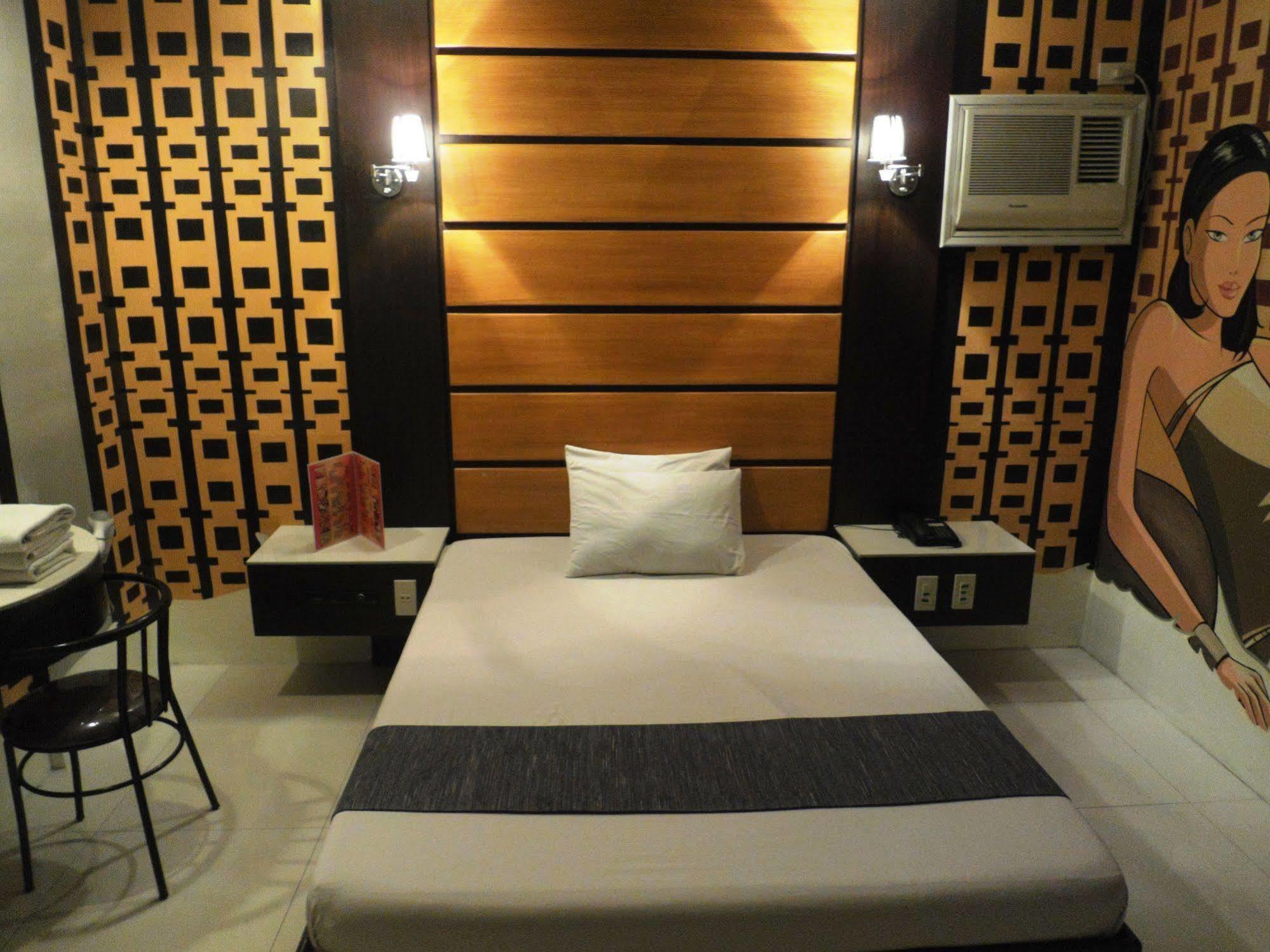 Harts Hotel-Quezon City Exterior foto